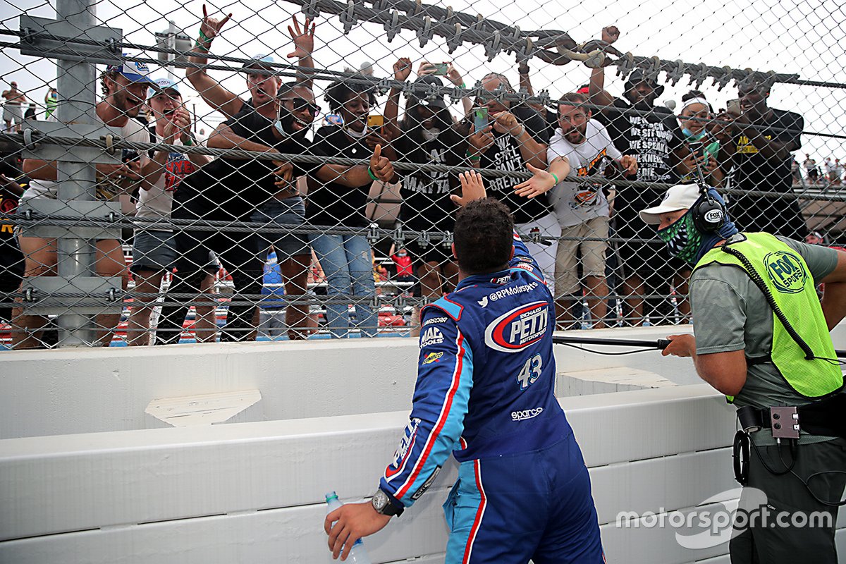 Fans cheer for Darrell Wallace Jr., Richard Petty Motorsports, Chevrolet Camaro