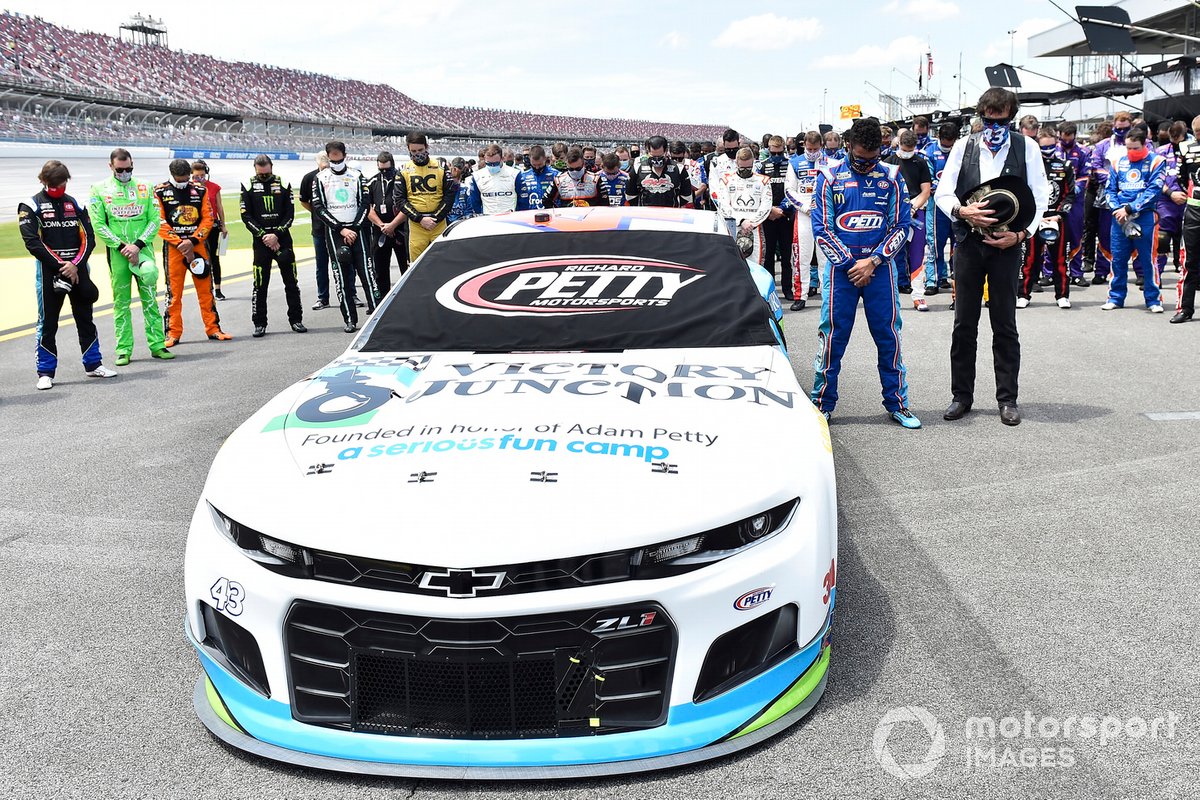 Darrell Wallace met teambaas Richard Petty