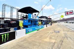 Darrell Wallace Jr., Richard Petty Motorsports, Chevrolet Camaro Victory Junction pit stall