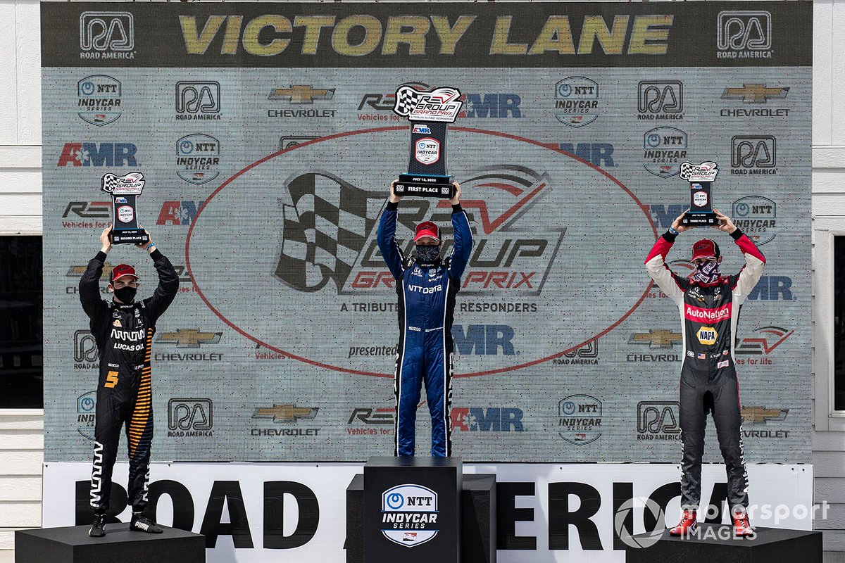Podio carrera 2: segundo lugar Patricio O'Ward, Arrow McLaren SP Chevrolet, Race Ganador Felix Rosenqvist, Chip Ganassi Racing Honda, tercero Alexander Rossi, Andretti Autosport Honda