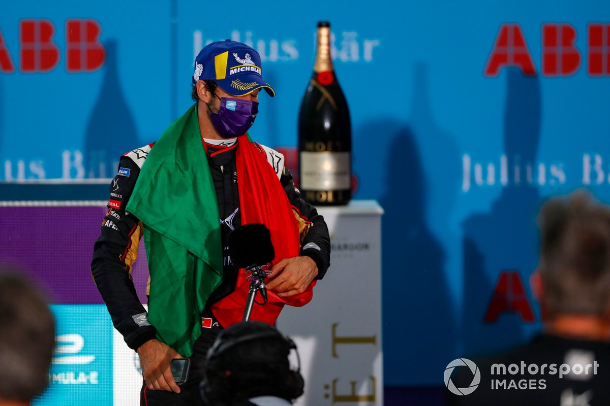 Podio: segundo lugar Antonio Félix da Costa, DS Techeetah, con los medios