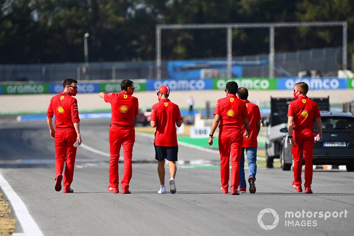 Sebastian Vettel, Ferrari, y Marc Gené