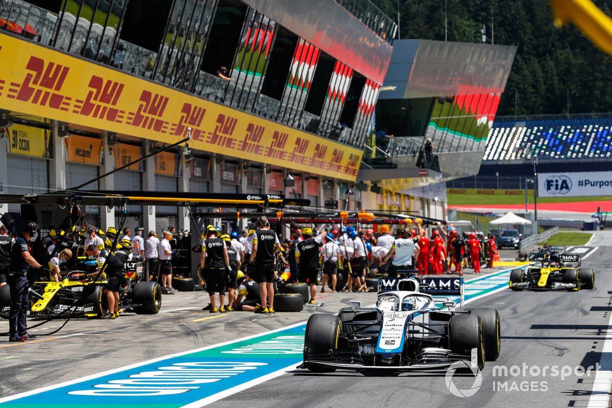 Jack Aitken, Williams FW43, Daniel Ricciardo, Renault F1 Team R.S.20, en pit lane
