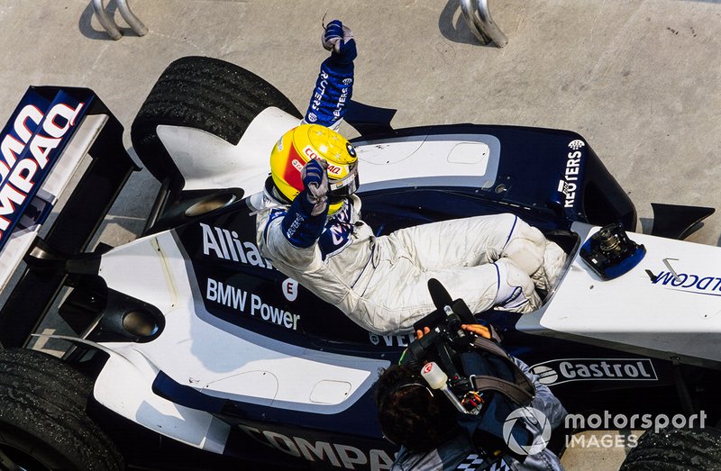 Le vainqueur Ralf Schumacher, Williams dans le parc fermé