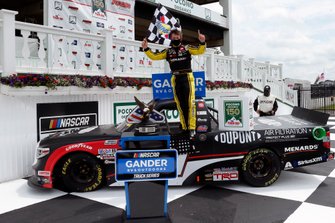 Race winner Brandon Jones, Kyle Busch Motorsports, Toyota Tundra DuPont Air Filtration