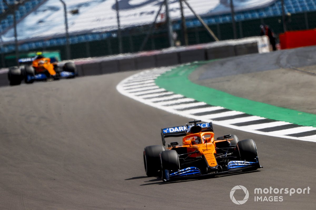Carlos Sainz Jr., McLaren MCL35, Lando Norris, McLaren MCL35