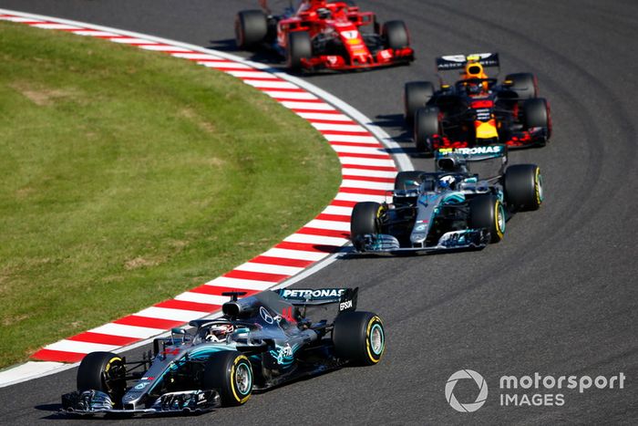 Lewis Hamilton, Mercedes AMG F1 W09, Valtteri Bottas, Mercedes AMG F1 W09 y Sebastian Vettel, Ferrari SF71H 