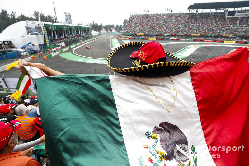 Un fan con un sombrero