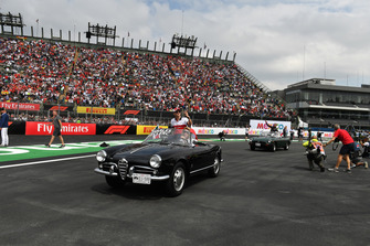 Charles Leclerc, Sauber on the drivers parade of Fernando Alonso, McLaren