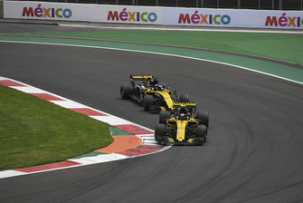 Carlos Sainz Jr., Renault Sport F1 Team R.S. 18 leads Nico Hulkenberg, Renault Sport F1 Team R.S. 18