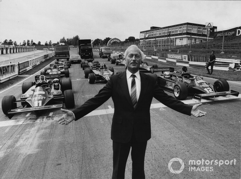 Colin Chapman, Con una parrilla de coches Lotus F1