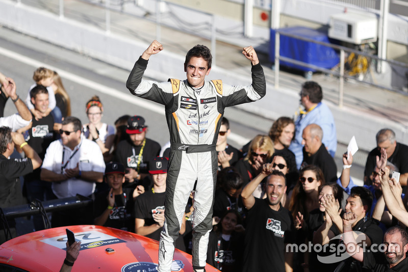 Il Campione Mikel Azcona, PCR Sport Cupra TCR Eric Alonso