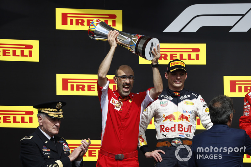 Podyum: Carlo Santi, Ferrari Yarış Mühendisi, 2.Max Verstappen, Red Bull Racing, Yarış galibi Kimi Raikkonen, Ferrari, 3. Lewis Hamilton, Mercedes AMG F1