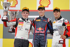 Podium : le vainqueur Daniil Kvyat, MW Arden, le deuxième Conor Daly, ART Grand Prix, le troisième Facu Regalia, ART Grand Prix