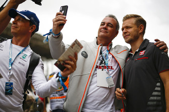 Kevin Magnussen, Haas F1 Team, poses for a picture with a fan
