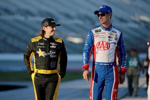 Joey Logano, Team Penske, Ford Fusion AAA Insurance, Landon Cassill, StarCom Racing, Chevrolet Camaro Brookshire's