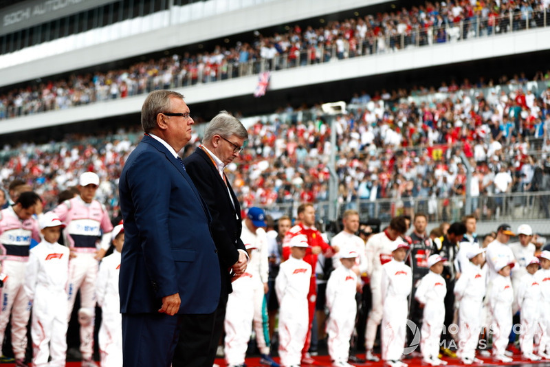 Andrey Kostin, President and Chairman of the Management Board of VTB Bank, and Ross Brawn, Managing Director of Motorsports, FOM, on the grid