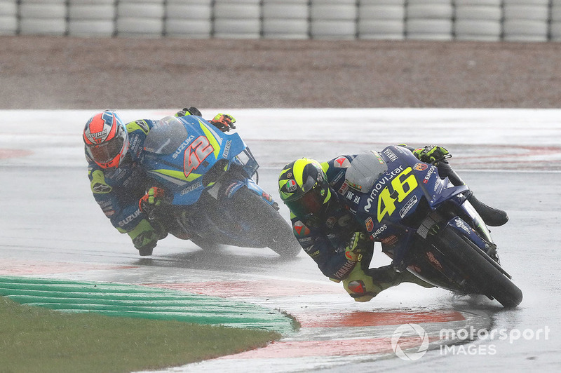 Валентино Россі, Yamaha Factory Racing, Алекс Рінс, Team Suzuki MotoGP