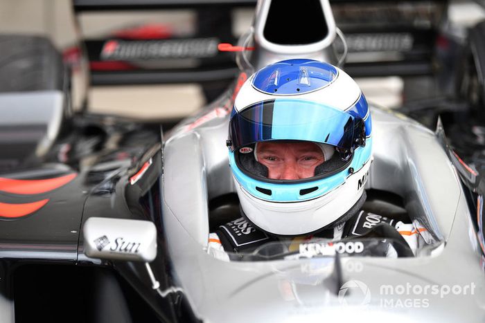 Mika Hakkinen, McLaren MP4-13 en Leyendas F1 30 Aniversario vuelta de Demostración