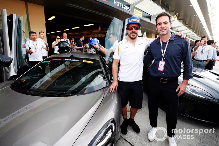 Fernando Alonso, McLaren, y el piloto de NASCAR Jimmie Johnson