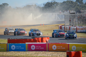 Rallycross-Action in Kapstadt: Petter Solberg, PSRX Volkswagen Sweden, führt
