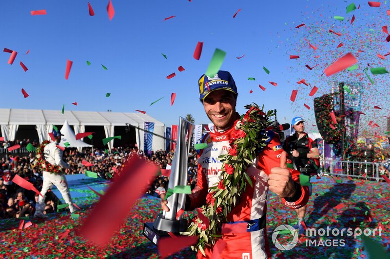 Podio: ganador de la carrera Jérôme d'Ambrosio, Mahindra Racing celebra