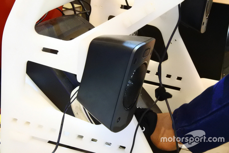 Speaker, rig simulator balap GT-ONE, HM Engineering