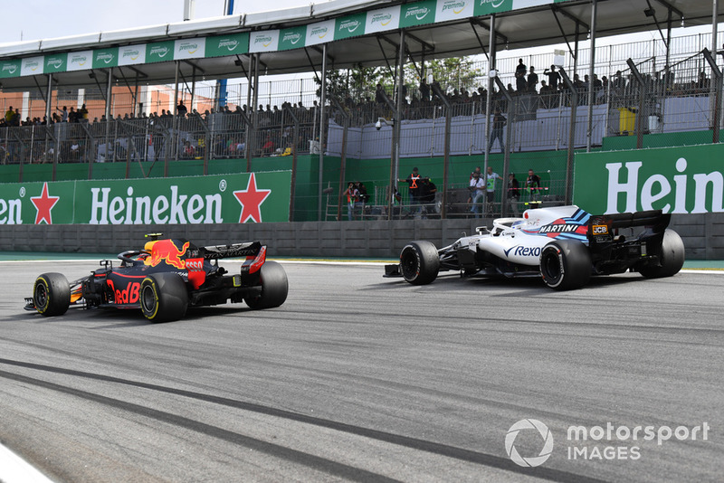 Max Verstappen, Red Bull Racing RB14 and Sergey Sirotkin, Williams FW41