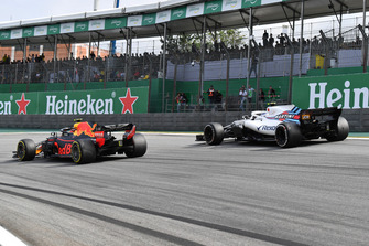 Max Verstappen, Red Bull Racing RB14 ve Sergey Sirotkin, Williams FW41