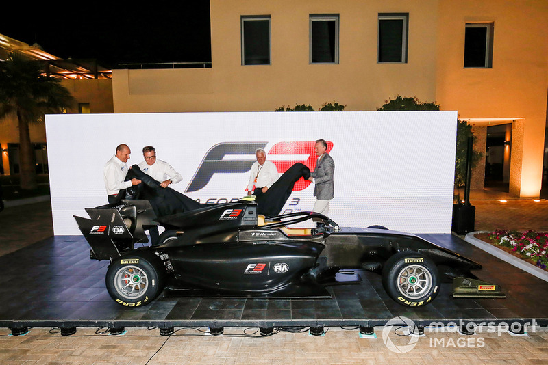 El nuevo FIA F3 2019 es anunciado por Bruno Michel, Didier Perrin, Charlie Whiting y Sean Bratches en el paddock de F1