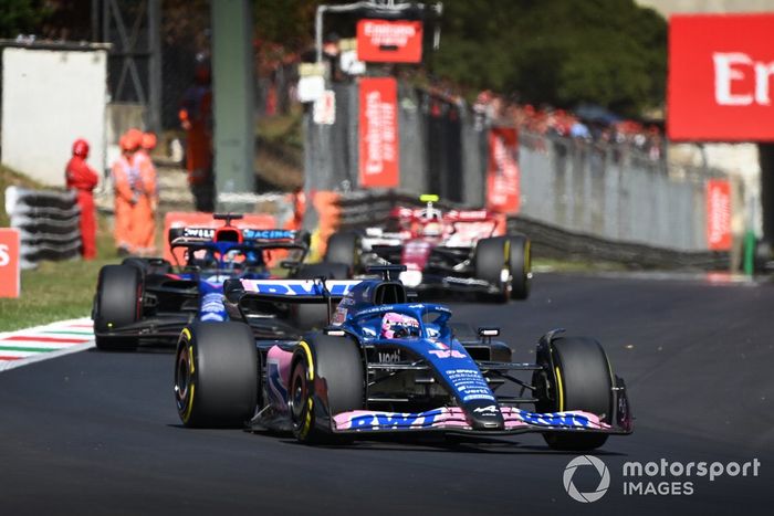 Fernando Alonso, Alpine A522, Fernando Alonso, Alpine A522, Zhou Guanyu, Alfa Romeo C42