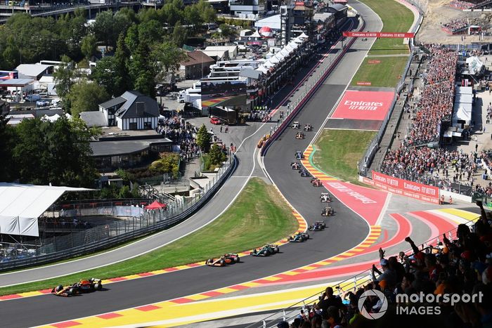 Sergio Pérez, Red Bull Racing RB18, Daniel Ricciardo, McLaren MCL36, Sebastian Vettel, Aston Martin AMR22, Lance Stroll, Aston Martin AMR22