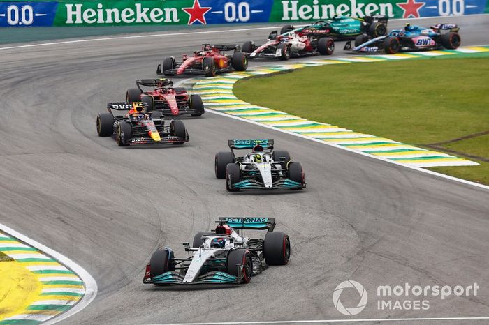 George Russell, Mercedes W13, Lewis Hamilton, Mercedes W13, Sergio Pérez, Red Bull Racing RB18, Carlos Sainz, Ferrari F1-75, Charles Leclerc, Ferrari F1-75