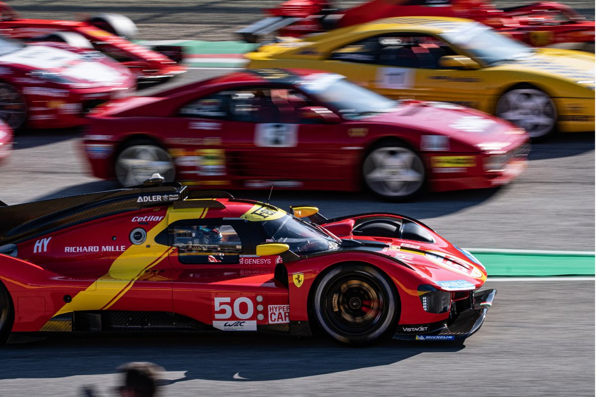 Ferrari Hypercar 499P in pista durante il Ferrari Show