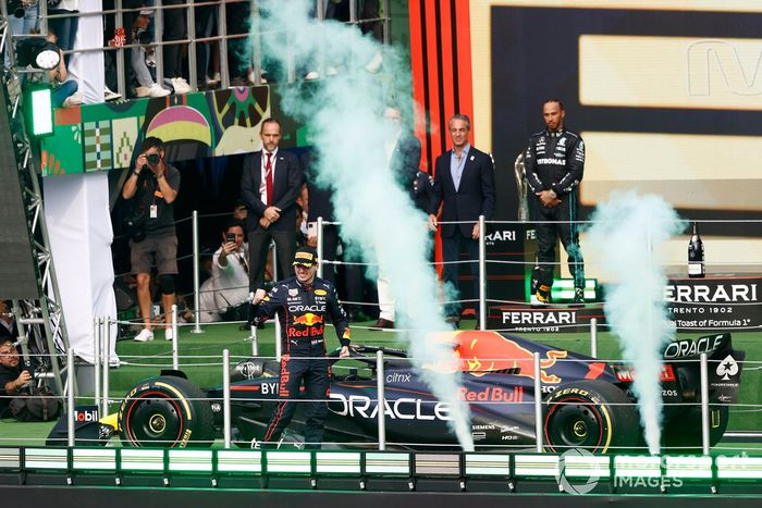 Podio: ganador Max Verstappen, Red Bull Racing