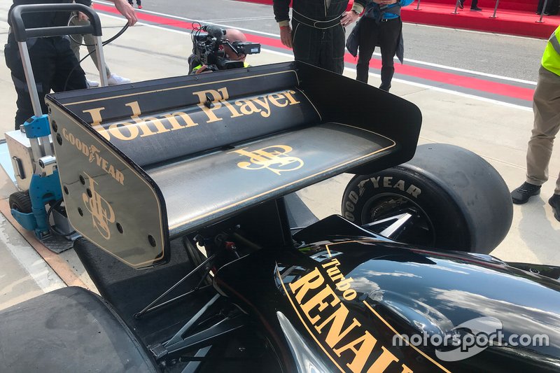 Dettaglio dell'alettone posteriore della Lotus 97T di Ayrton Senna