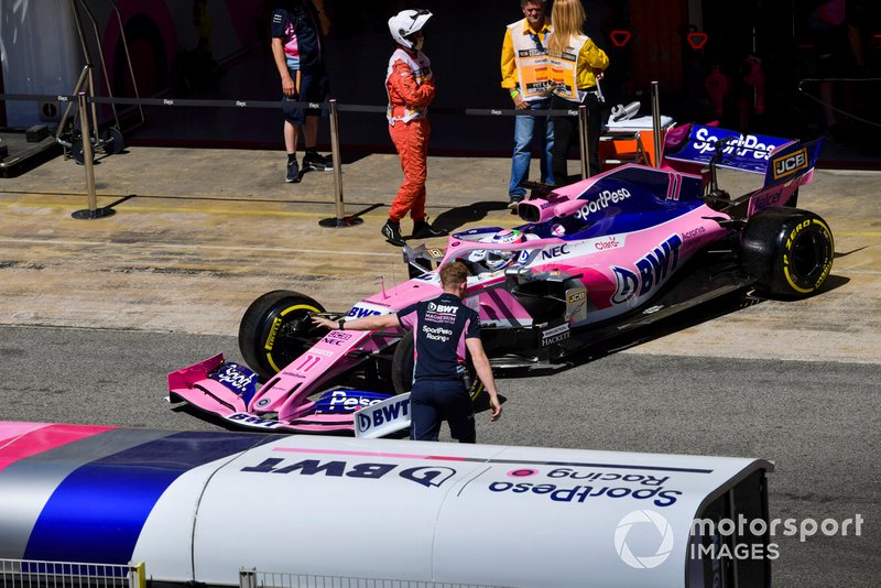 Sergio Perez, Racing Point RP19, lascia il garage