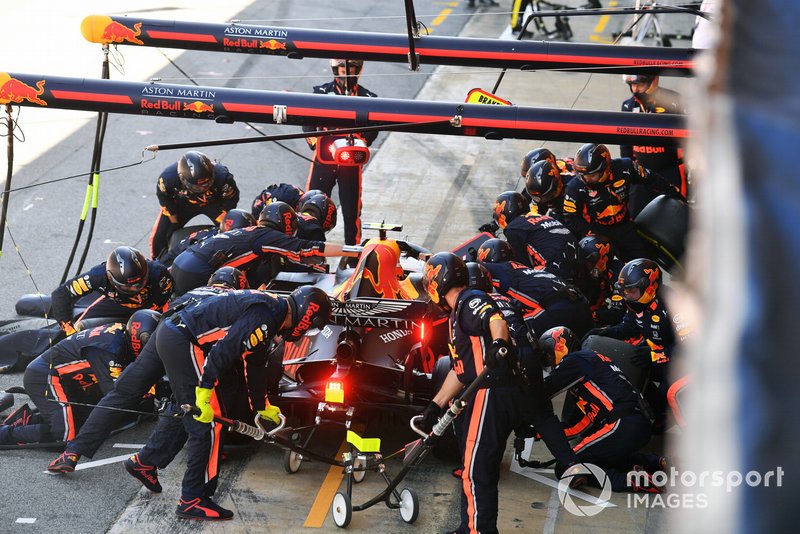 Pierre Gasly, Red Bull Racing RB15, makes a pit stop