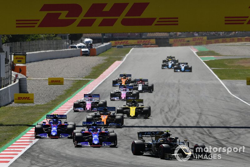 Kevin Magnussen, Haas F1 Team VF-19, leads Daniil Kvyat, Toro Rosso STR14, Alexander Albon, Toro Rosso STR14, Carlos Sainz Jr., McLaren MCL34, Daniel Ricciardo, Renault R.S.19, and Sergio Perez, Racing Point RP19