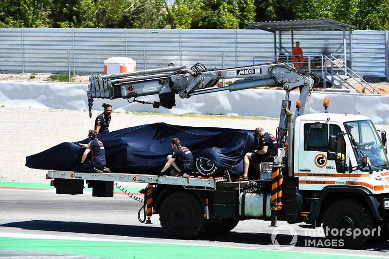 La Red Bull de Dan Ticktum sur une dépanneuse