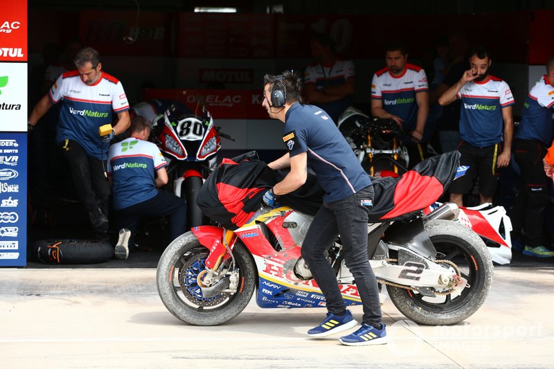 Leon Camier, Honda WSBK Team bike