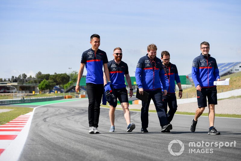 Alexander Albon, Toro Rosso walks the track