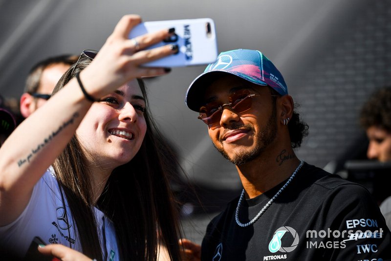 Lewis Hamilton, Mercedes AMG F1 poses for a selfie with a fan