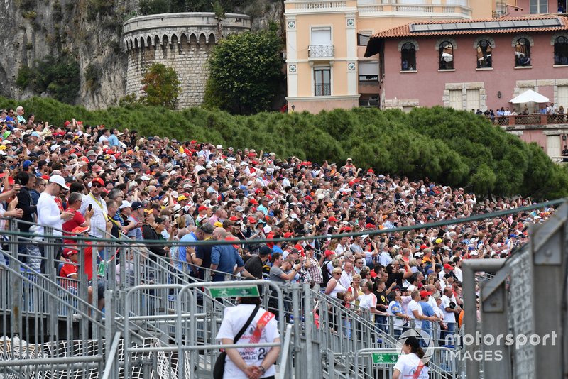 Una tribuna gremita