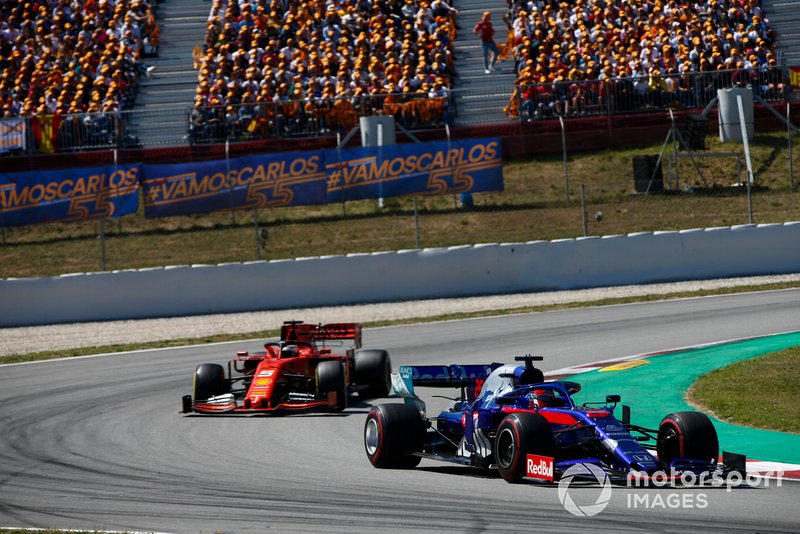 Daniil Kvyat, Toro Rosso STR14, leads Sebastian Vettel, Ferrari SF90