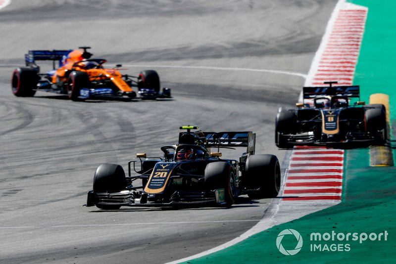 Kevin Magnussen, Haas F1 Team VF-19, leads Romain Grosjean, Haas F1 Team VF-19, and Carlos Sainz Jr., McLaren MCL34