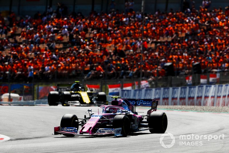 Lance Stroll, Racing Point RP19, leads Nico Hulkenberg, Renault R.S. 19
