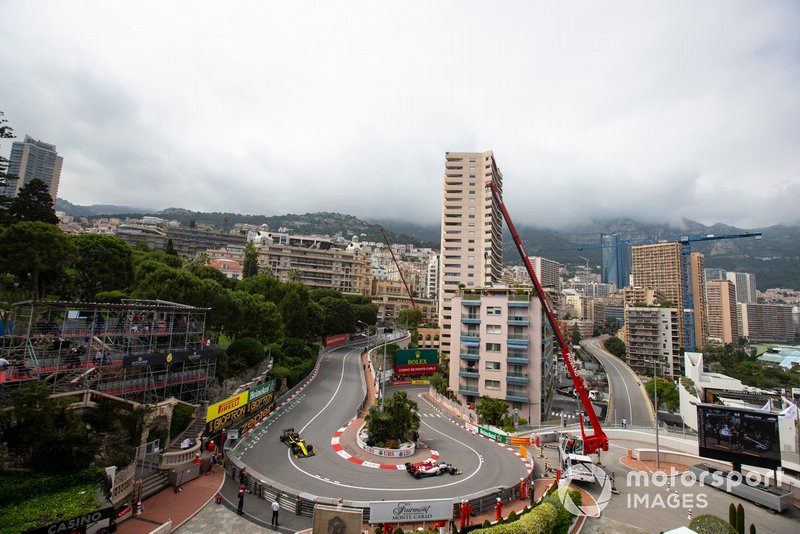 Kimi Raikkonen, Alfa Romeo Racing C38, Daniel Ricciardo, Renault R.S.19