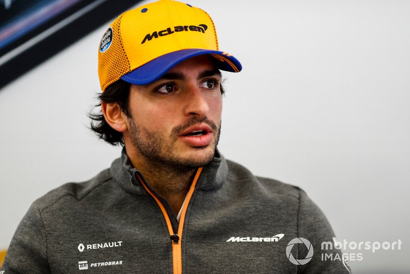 Carlos Sainz Jr., McLaren con los medios