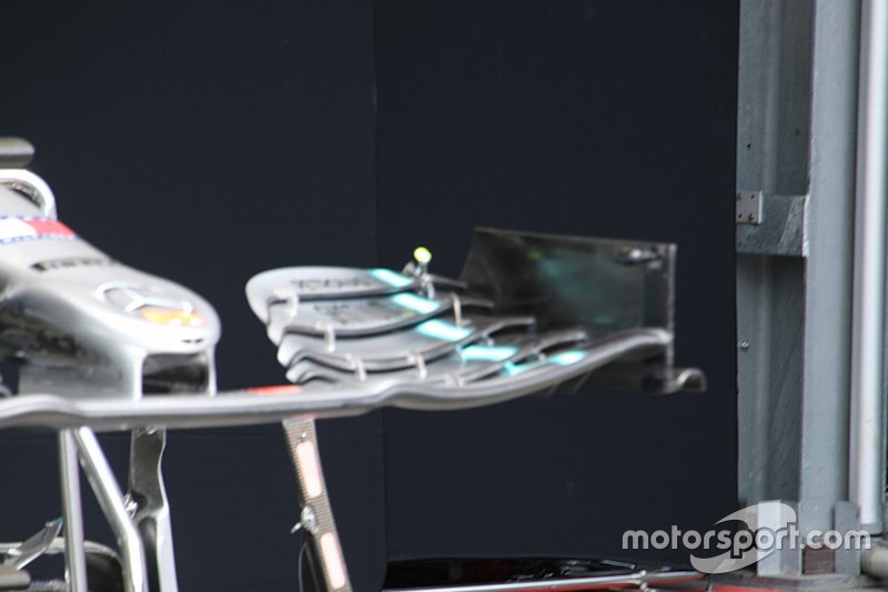Detalle del alerón delantero del Mercedes AMG F1